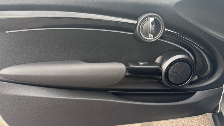 MINI Hatchback 135kW Cooper S Level 2 33kWh 3dr Auto Electric Hatchback